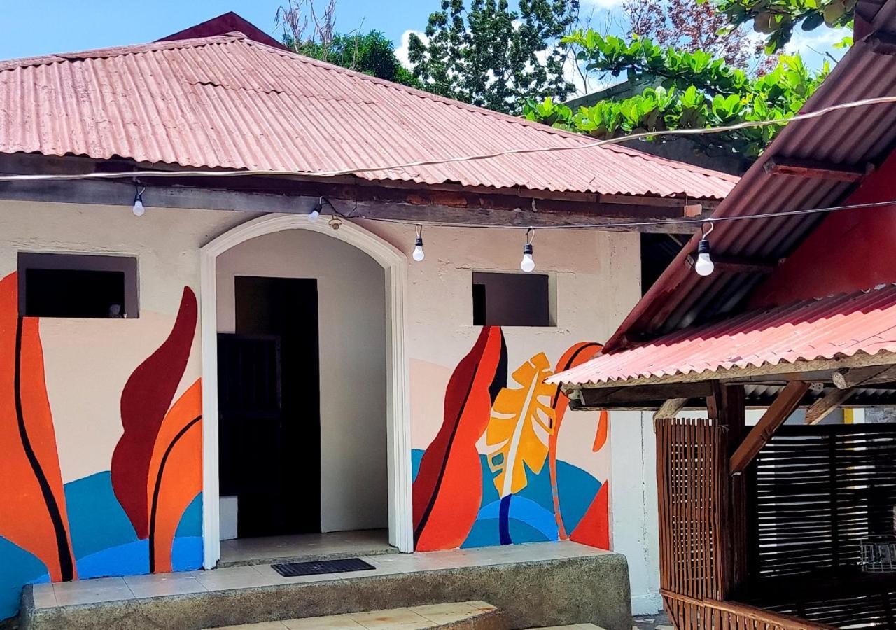 Leynes Taal Lake Resort And Hostel Tanauan  Екстер'єр фото